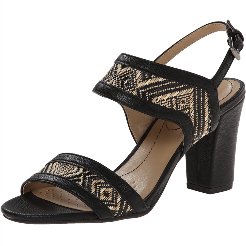Lifestride black and straw sandals